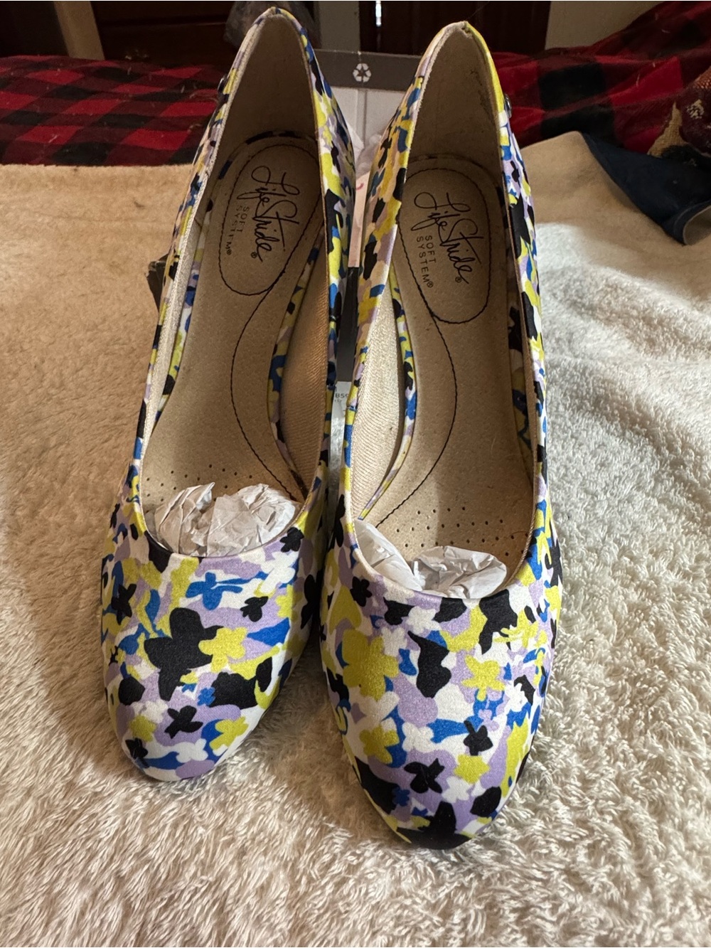 LifeStride Parigi pumps with colorful yellow blue black purple floral print.